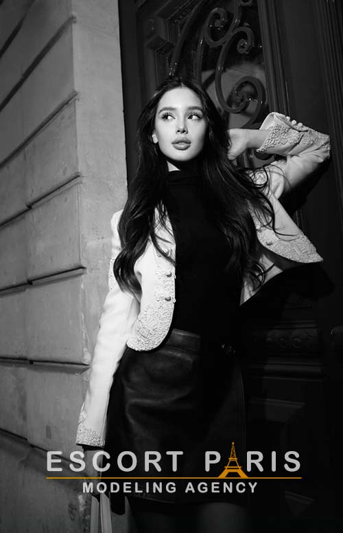 Blonde escorts in Paris, best paris escorts, escort paris 19, couple escort paris, escorts in paris