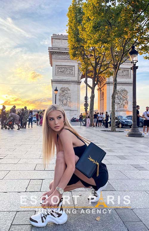 elite escorts Paris, high class escorts in Paris, brunette escorts Paris, Paris premium escort, high-class escorts Paris, Paris luxury escort