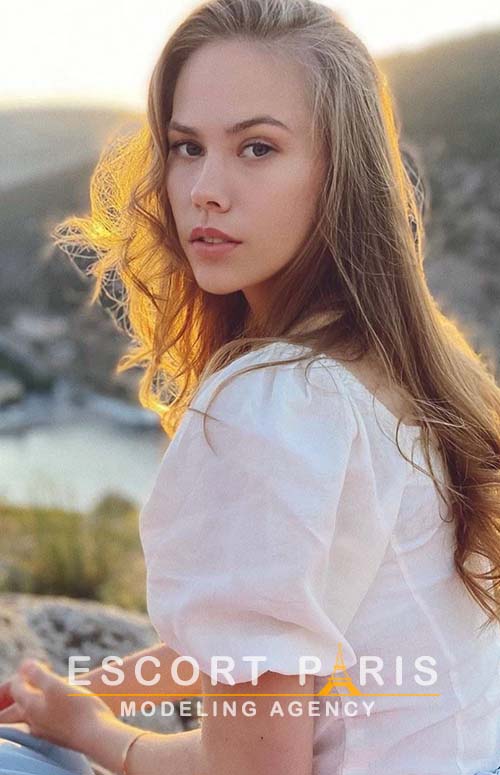 vip escort paris, Dark haired escort Paris, Paris Escort Model, high class escorts paris, deluxe escorts paris, blonde GFE paris