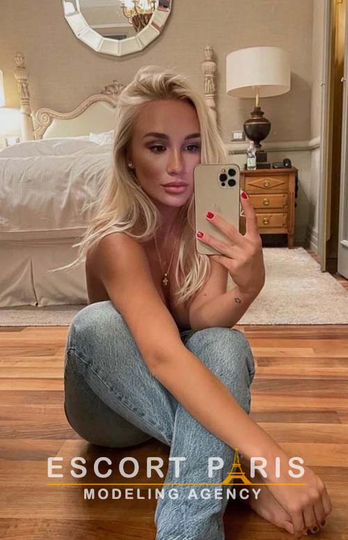brunette female escortsin paris, luxury escorts paris, blonde companions in Paris, paris premium escort