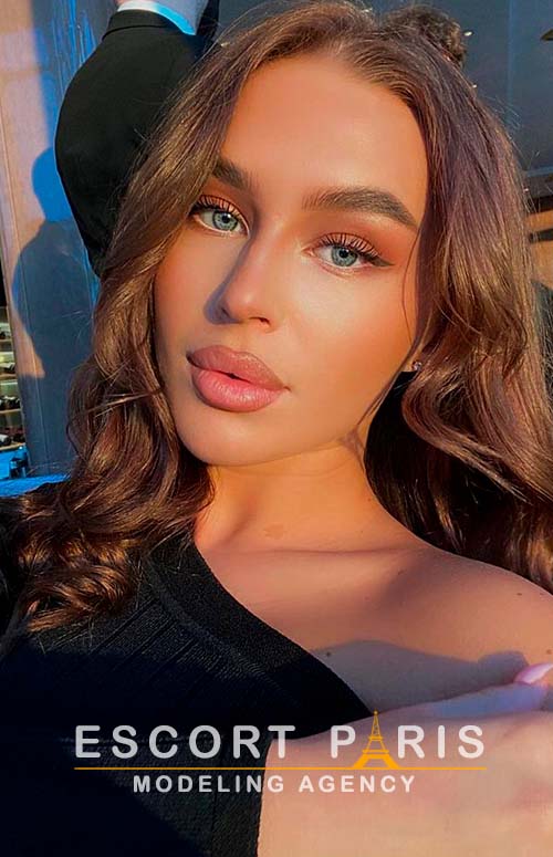 brunette escort in paris, blonde escorts Paris, exclusive escorts Paris, paris luxury escort, top-class escorts paris